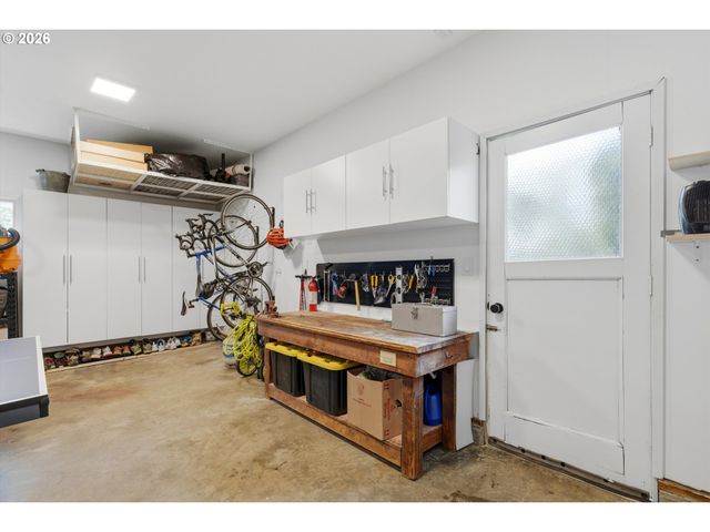 11700 Sw FOOTHILL Dr, Portland, OR 97225