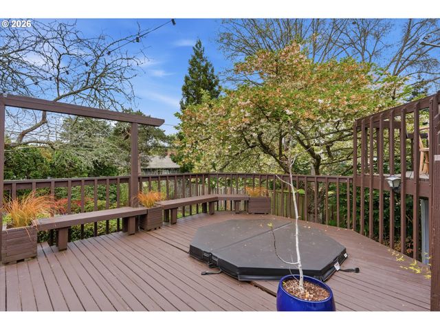 11700 Sw FOOTHILL Dr, Portland, OR 97225