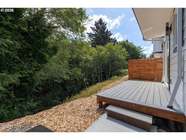 646 Se REEF Ave, Lincoln City, OR 97367