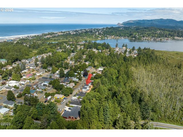 646 Se REEF Ave, Lincoln City, OR 97367