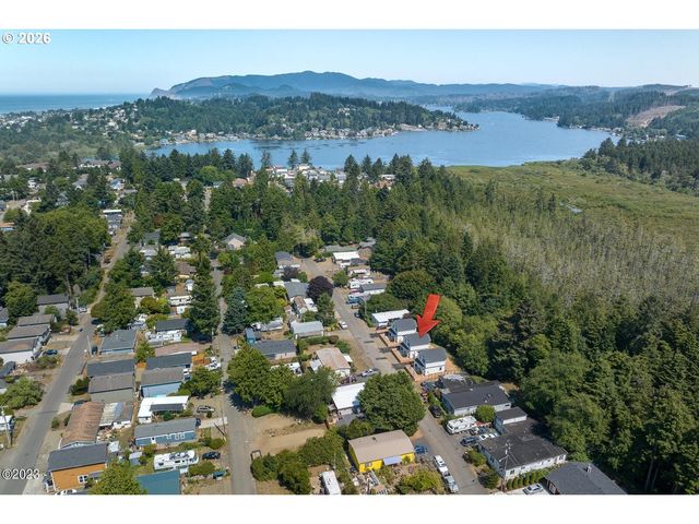 646 Se REEF Ave, Lincoln City, OR 97367