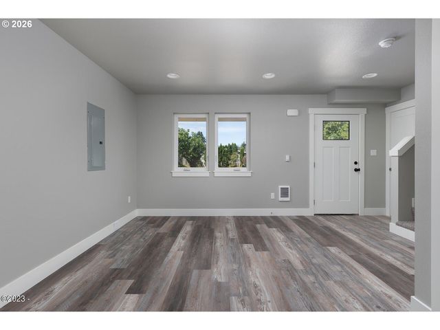 646 Se REEF Ave, Lincoln City, OR 97367