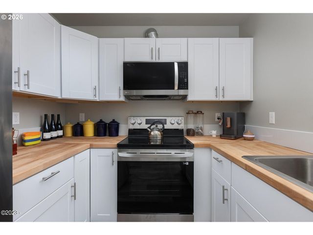 646 Se REEF Ave, Lincoln City, OR 97367