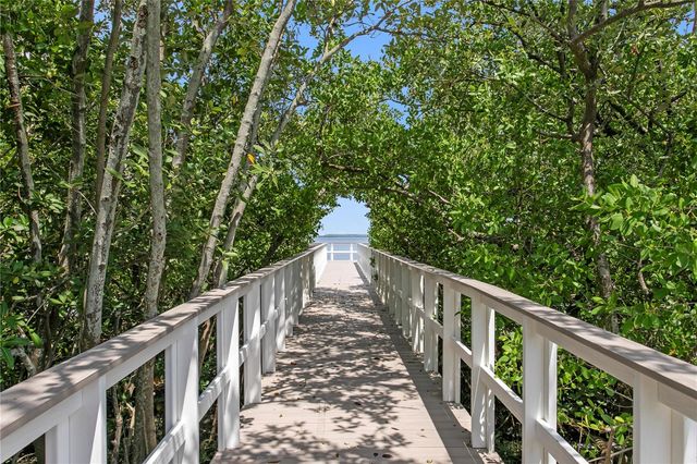 2801 SHORE BREEZE DRIVE, Tampa, FL 33611