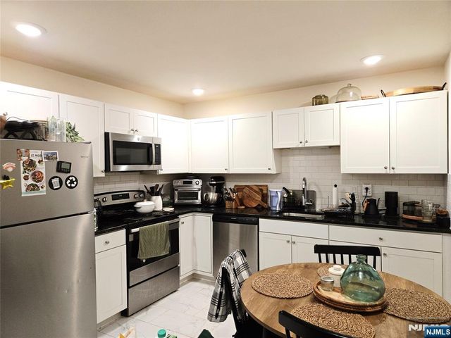 754 Charles Court 6109, Fort Lee, NJ 07024