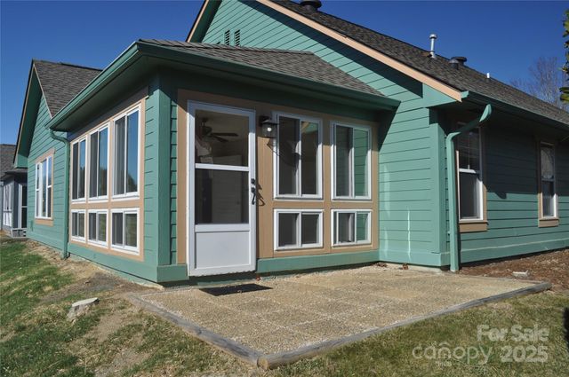 51 Barn Owl Way, Hendersonville, NC 28792