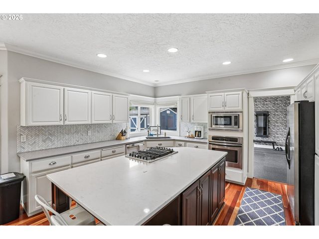 1076 Se 61ST Way, Hillsboro, OR 97123