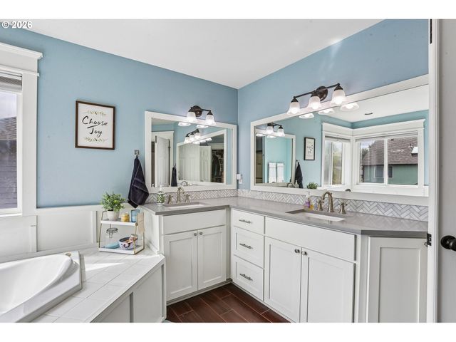 1076 Se 61ST Way, Hillsboro, OR 97123
