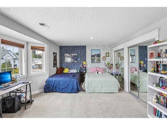 1076 Se 61ST Way, Hillsboro, OR 97123