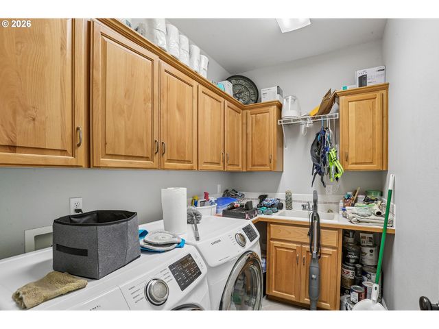 1076 Se 61ST Way, Hillsboro, OR 97123
