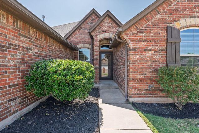 19033 Meadows Crossing Drive, Edmond, OK 73012