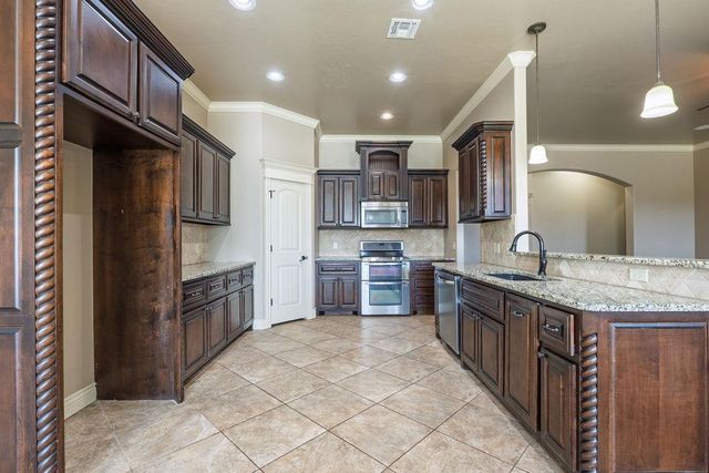 19033 Meadows Crossing Drive, Edmond, OK 73012