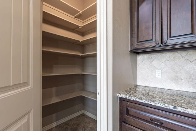 19033 Meadows Crossing Drive, Edmond, OK 73012