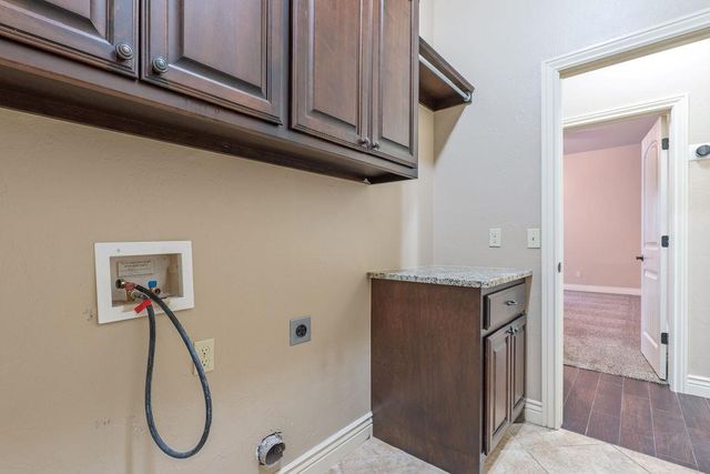 19033 Meadows Crossing Drive, Edmond, OK 73012
