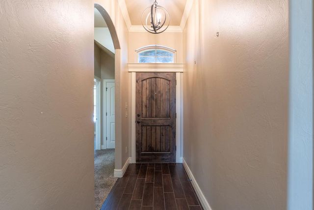 19033 Meadows Crossing Drive, Edmond, OK 73012