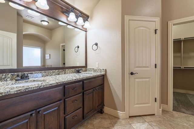 19033 Meadows Crossing Drive, Edmond, OK 73012