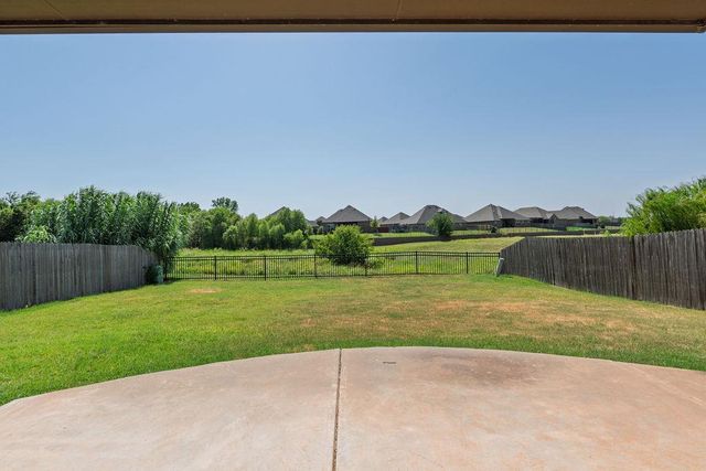 19033 Meadows Crossing Drive, Edmond, OK 73012