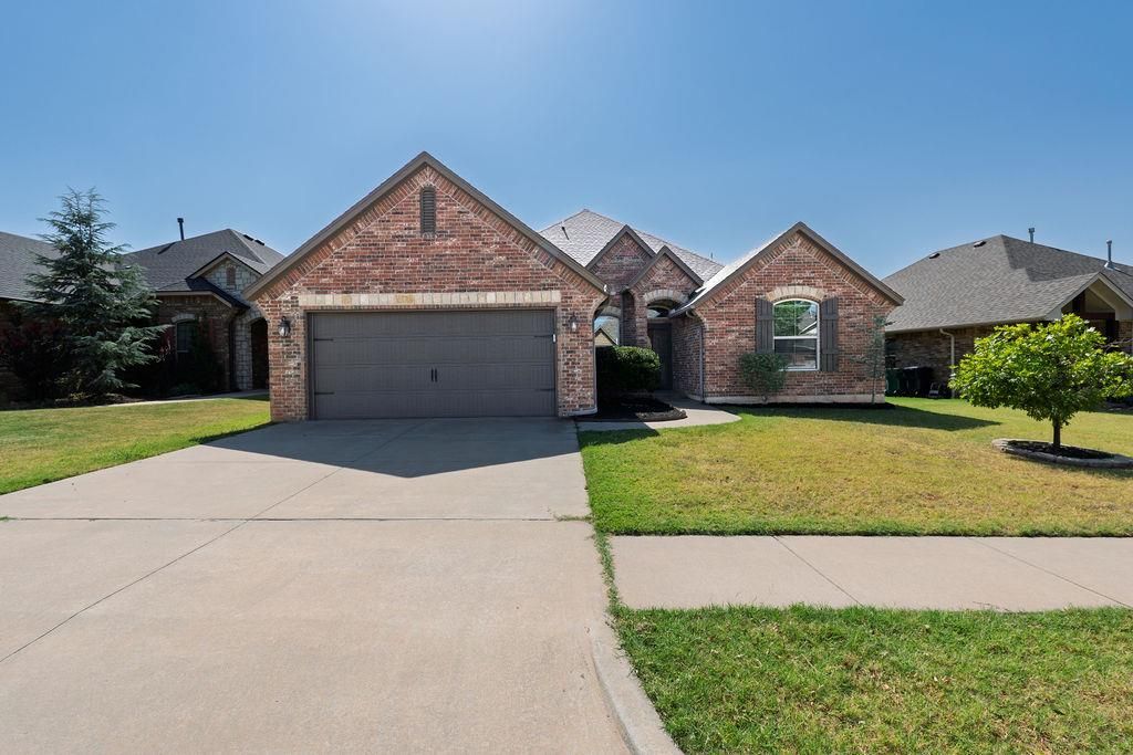 19033 Meadows Crossing Drive, Edmond, OK 73012