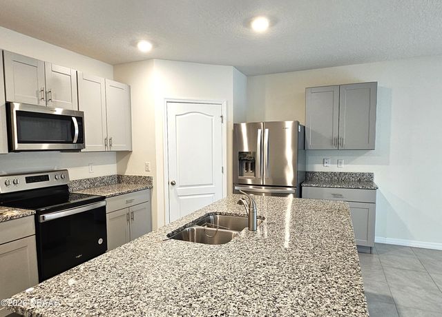 188 Birch Tree Place, Daytona Beach, FL 32117