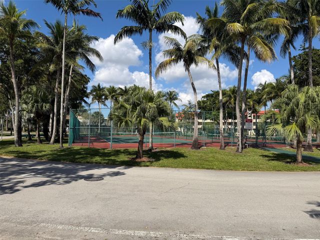 2950 W Sunrise Lks Dr 305, Fort Lauderdale, FL 33322