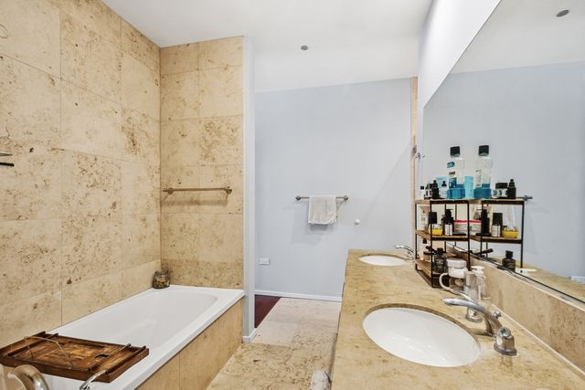 550 N Saint Clair Street 2601, Chicago, IL 60611