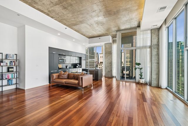 550 N Saint Clair Street 2601, Chicago, IL 60611