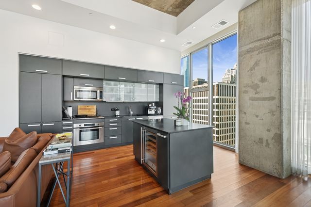 550 N Saint Clair Street 2601, Chicago, IL 60611