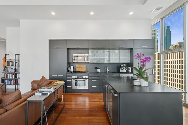 550 N Saint Clair Street 2601, Chicago, IL 60611