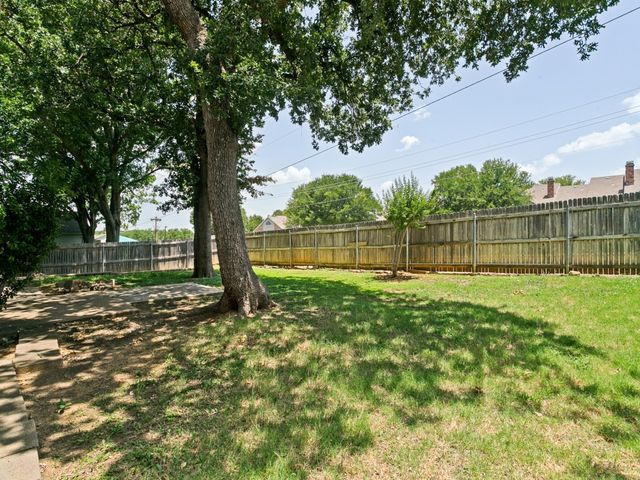 1706 Acorn Drive, Euless, TX 76039