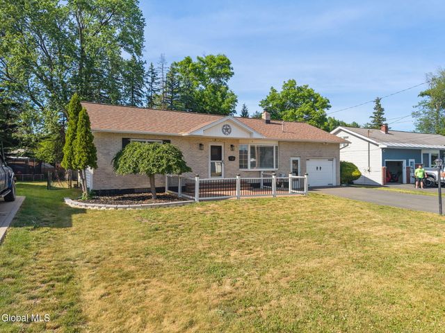 6 Bertone Drive, Rotterdam, NY 12306