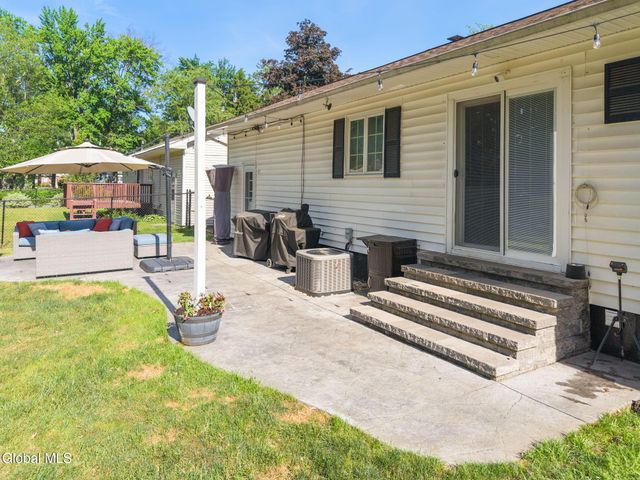 6 Bertone Drive, Rotterdam, NY 12306