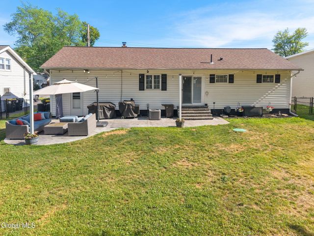 6 Bertone Drive, Rotterdam, NY 12306