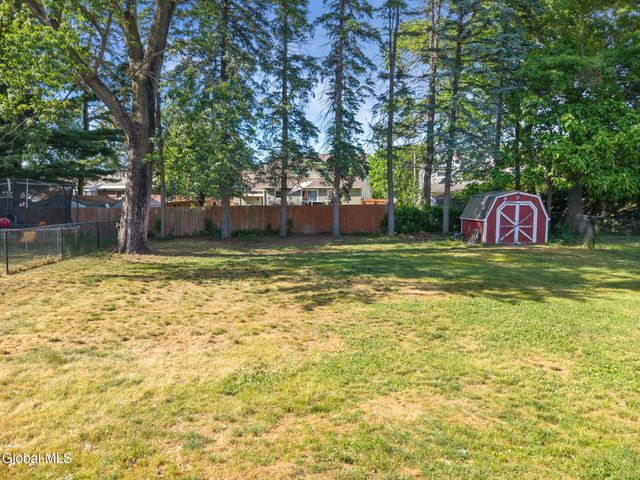 6 Bertone Drive, Rotterdam, NY 12306