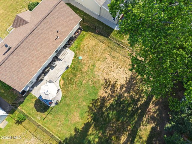 6 Bertone Drive, Rotterdam, NY 12306