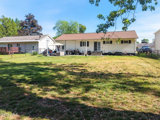 6 Bertone Drive, Rotterdam, NY 12306