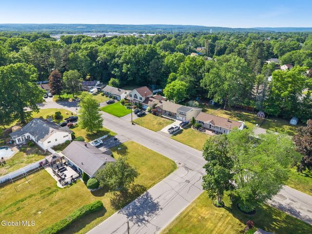 6 Bertone Drive, Rotterdam, NY 12306