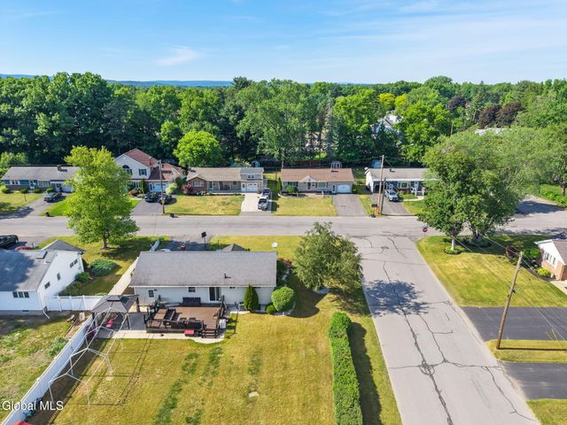 6 Bertone Drive, Rotterdam, NY 12306