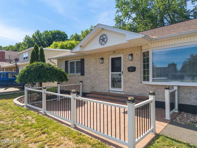 6 Bertone Drive, Rotterdam, NY 12306