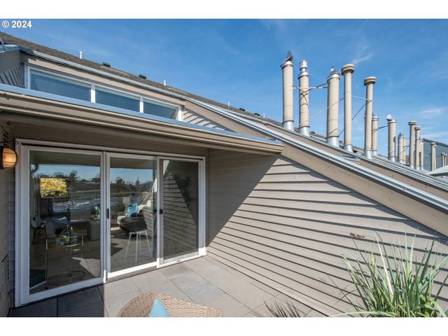 178 N HAYDEN BAY Dr, Portland, OR 97217