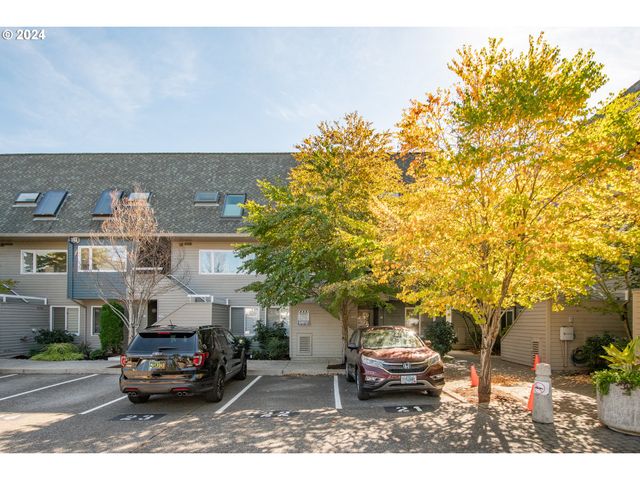 178 N HAYDEN BAY Dr, Portland, OR 97217