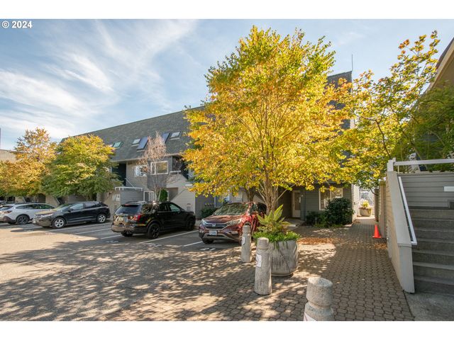 178 N HAYDEN BAY Dr, Portland, OR 97217