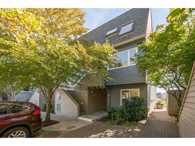 178 N HAYDEN BAY Dr, Portland, OR 97217