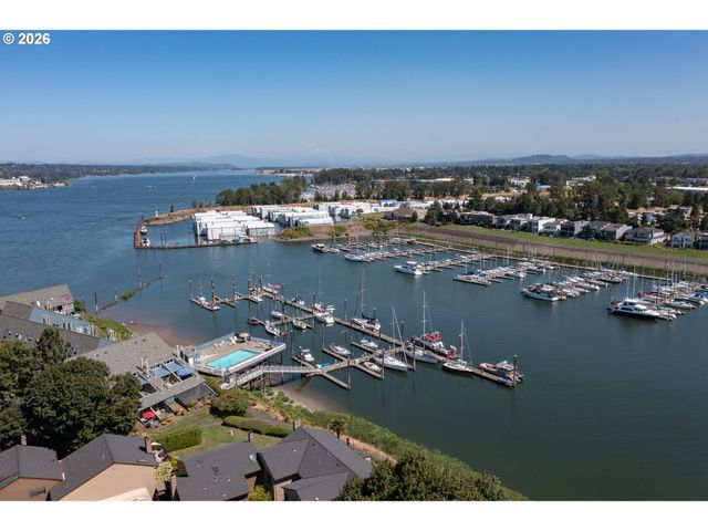 178 N HAYDEN BAY Dr, Portland, OR 97217