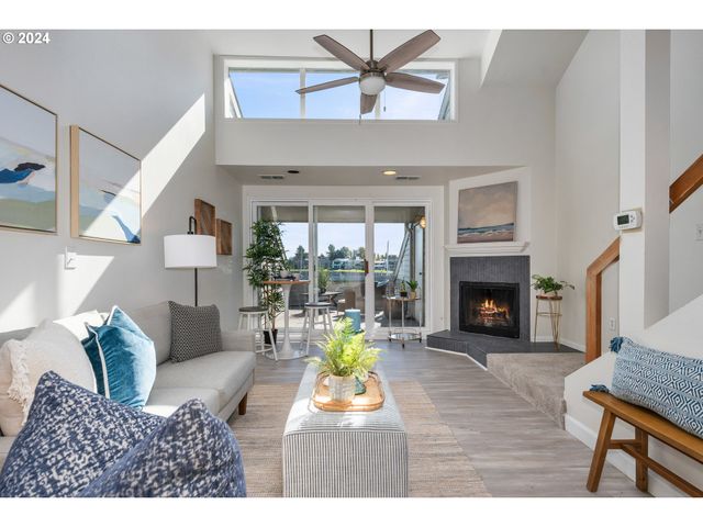 178 N HAYDEN BAY Dr, Portland, OR 97217