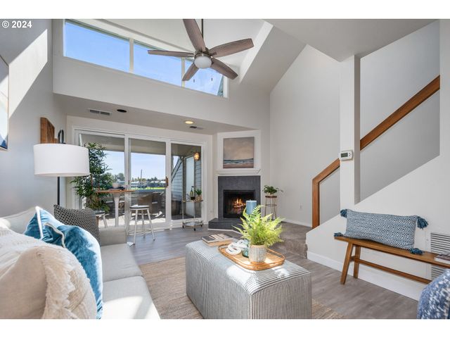 178 N HAYDEN BAY Dr, Portland, OR 97217