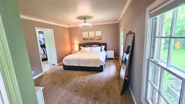 7008 N Rockledge AVENUE, Glendale, WI 53209