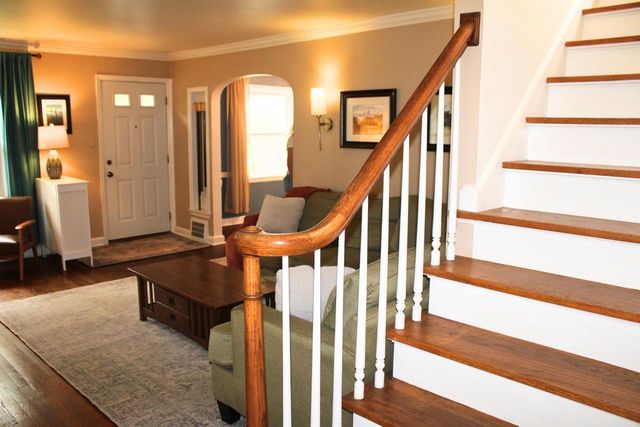 7008 N Rockledge AVENUE, Glendale, WI 53209