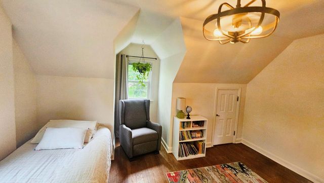 7008 N Rockledge AVENUE, Glendale, WI 53209