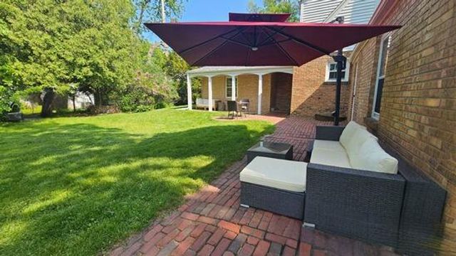 7008 N Rockledge AVENUE, Glendale, WI 53209
