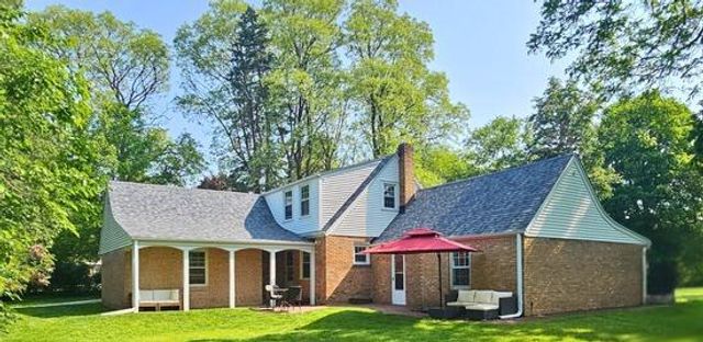 7008 N Rockledge AVENUE, Glendale, WI 53209